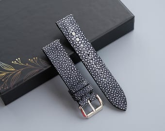 Zwarte pijlstaartrogleren horlogeband met parel - aangepast formaat