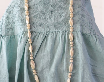 vintage necklace necklace, original necklace necklace, vintage necklace, cream color necklace