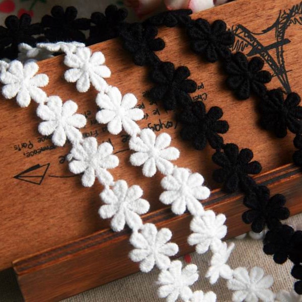 White Guipure Daisy Lace Trim – 2.5cm Wide, 1 Meter Applique Embroidered For DIY