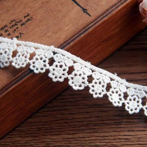 Guipure Lace Trim Embroidered Floral Design Cotton Flower Edge Trims Lace Trimming 2cm 0.8&quot; Off-white Black HY-120808