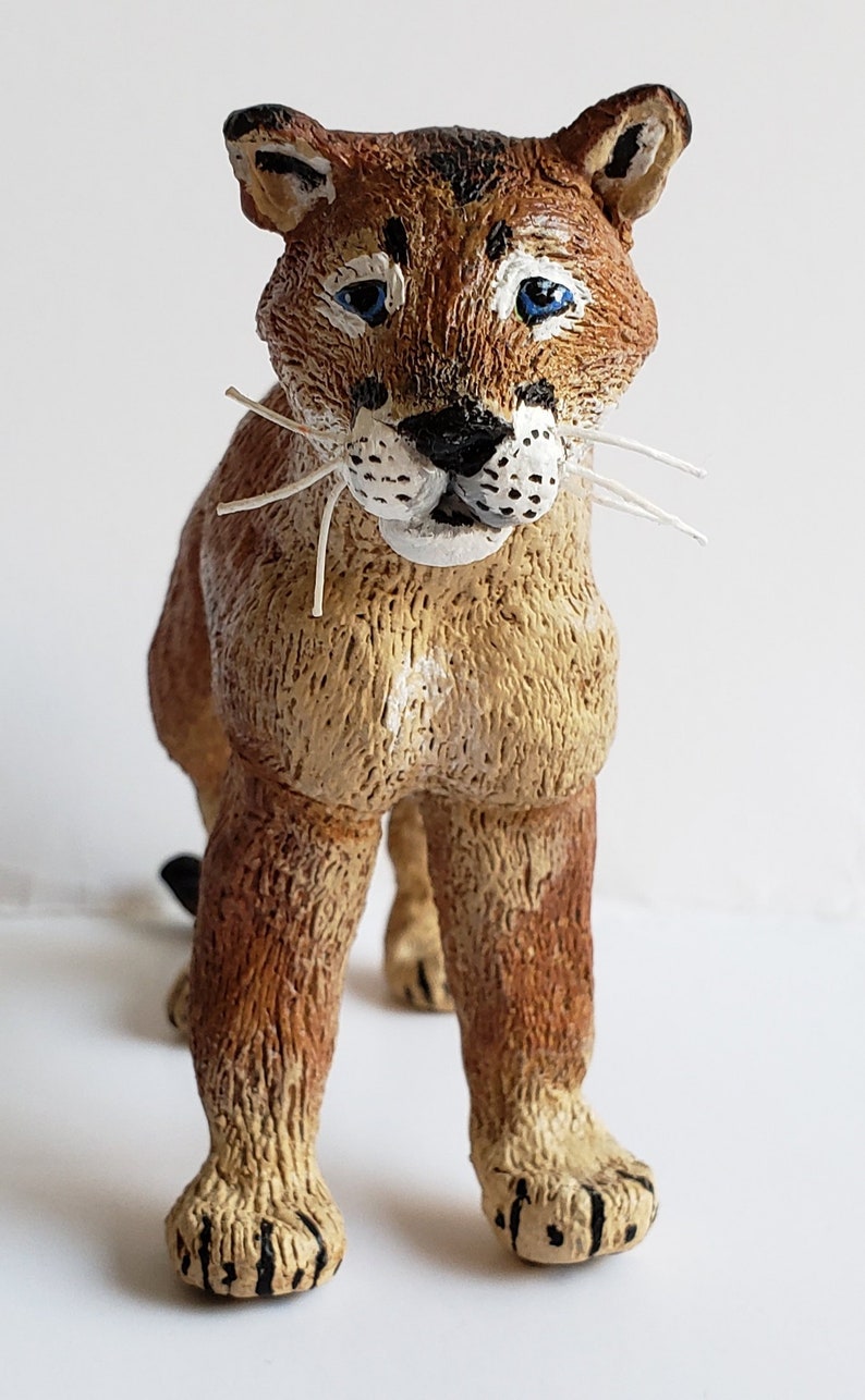 figurine puma figurine puma