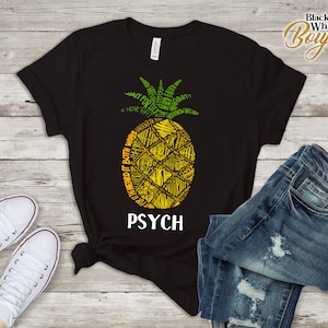 Maglietta Psych Pineapple, T-shirt Typography Pineapple, Outfit per fan di Psych, Ottimo regalo per San Valentino