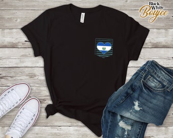 El Salvador Vlag Hart in Pocket Love El Salvador Pride Gift T-Shirt