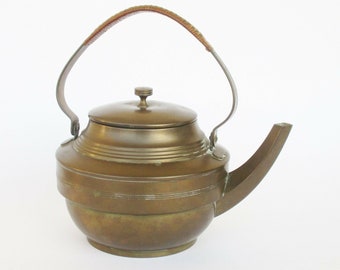 Antique Art Deco &quot;Aug. Dannhauer Chaudronnier Geneve&quot; Swiss brass kettle. Antique kitchenware collectible. Bouilloire en laiton