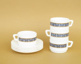 Vintage French arcopal set of 4 glass coffee cups with saucers. Tableware. Glassware. Ensemble de 4 tasses à café en verre avec soucoupes