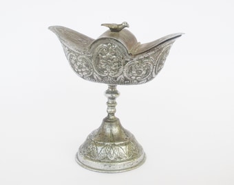 Antique religious chromed brass altar incense vessel boat holder navicula. Religious collectible. Home decor. Autel navette porte-encens