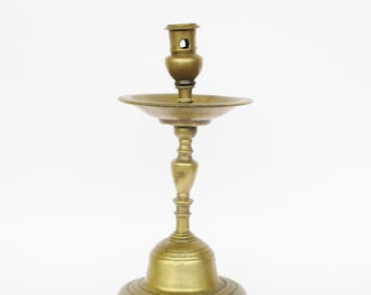 Rare antique 16th/17th century brass candle holder candlestick. Antique lighting collectible. 16e/17e siècle bougeoir, chandelier en laiton