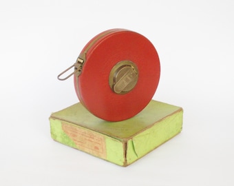 Vintage German Massi Tools 20m tape measure with original box. Measuring instrument tool. Outil à ruban à mesurer avec boîte d&#39;origine.
