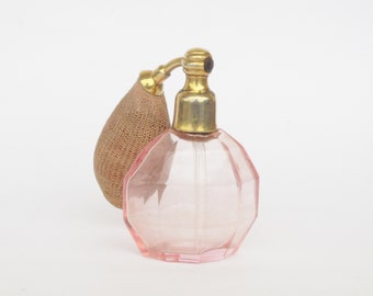 Antique Czechoslovakia Art Deco pink glass empty perfume atomizer bottle. Collectible perfume bottle. Bouteille d&#39;atomiseur de parfum