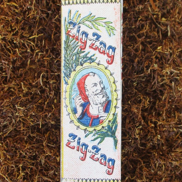 Vintage Zig Zag tobacco cigarette rolling paper packet. Smoke collectible. Paquet de papier à rouler les cigarettes