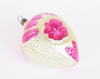 Antique pink flower heart leaves mercury glass Christmas tree ornament. Christmas decoration. Christmas collectible. Ornement d'arbre Noël