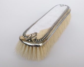 Spazzola decorativa in argento anticata portoghese per abiti da toeletta, oggetto da collezione.