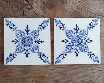 Vintage Portuguese Lusitania white and blue pair of ceramic tiles. Decorative. Collectible. Carreaux céramique
