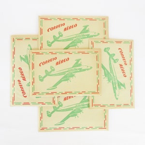 航空便の緑の封筒、はがき、手紙の文房具の 5 袋のビンテージ セット。 Sachets d'enveloppes-avion lettre postale carte postale