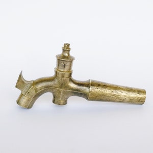 Antique wine barrel cask brass tap faucet. Wine related collectible. Industrial decor. Home decor. Spaces decor. Petit  robinet de vin