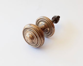 Antique brass door pull handle knob. Hardware. Poignée de porte en laiton