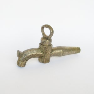 Antique wine barrel cask brass tap faucet. Wine related collectible. Industrial decor. Home decor. Spaces decor. Petit  robinet de vin