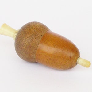 Antique wooden acorn shaped servants/butler bell call. Collectible. Appel des serviteurs/majordome en forme de gland