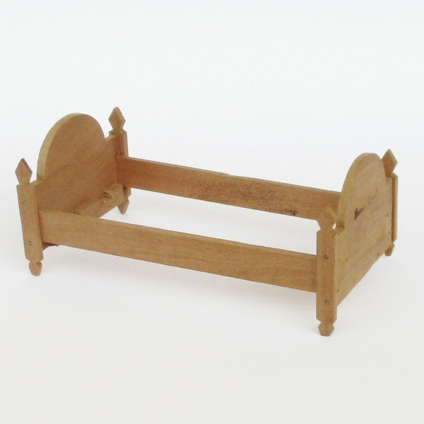 Antique miniature wooden bed furniture doll house toy. Lit de maison de poupée en bois