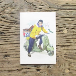 Zabytkowy włoski skuter Vespa Piaggio z dziewczyną, oryginalna ilustrowana pocztówka. Przedmiot kolekcjonerski