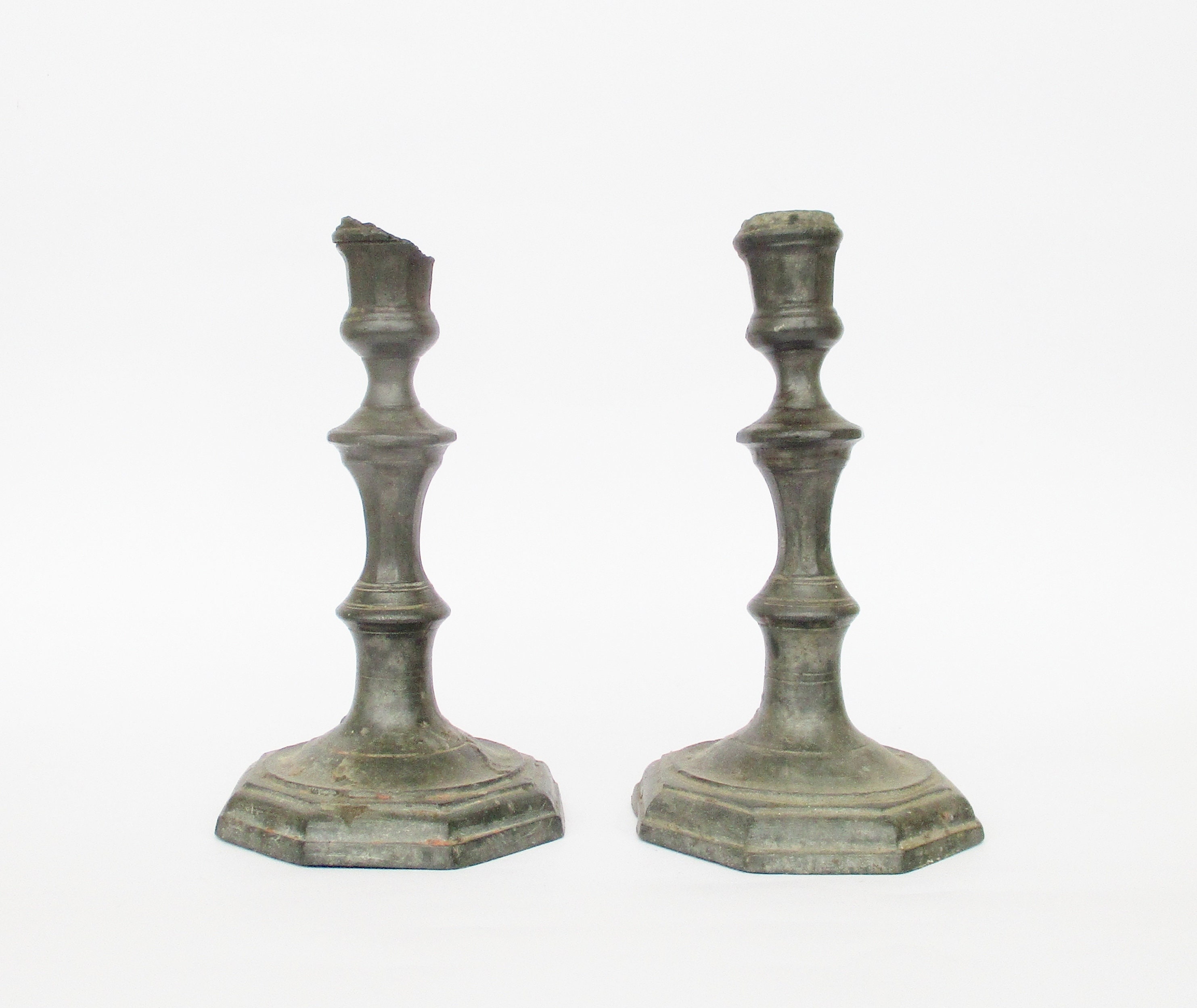 Antique 17th/18th century portuguese pewter pair of candle holders candlesticks. Collectible. Home decor. Paire de bougeoirs en étain
