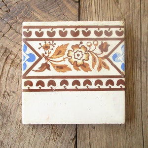 Antique Portuguese Fábrica das Devezas polychromed vegetalist ceramic tile. Decorative. Collectible. Carreaux céramique
