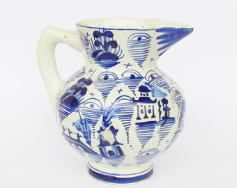 Jarra de loza de cerámica con patrón de cantón azul portugués antiguo. Cerámica decorativa. Decoración del hogar. Pichet en loza azul cantón