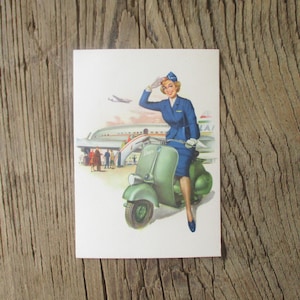 Zabytkowy włoski skuter Vespa Piaggio z dziewczyną, oryginalna ilustrowana pocztówka. Przedmiot kolekcjonerski