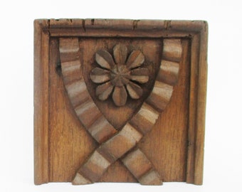 Antique 18th century hand carved carving wood ornament, chapel altar ornament. Religious Decor. Ornement sculpté à la main d'autel chapelle