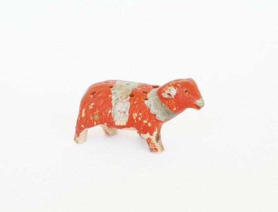 Antique  Folk Art clay sheep toothpick dispenser holder. Collectible. Home decor. Support de distributeur de cure-dents de mouton en argile