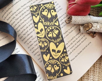 Valloween Skulls and Heart Bookmark, Gothic Bookmark, Gold Foil, Gothic Valentines, Dark Academia Bookmark, Pastel Goth Bookmark, Gold Skull