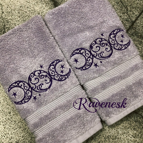 Juego de toallas de mano de triple luna, decoración Wiccan, decoración de brujas, decoración de baño, decoración púrpura, toallas bordadas