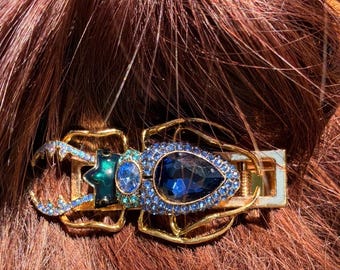 Pinza para el cabello con forma de escarabajo de zafiro hecha a mano: pasador gótico con diamantes de imitación, accesorio llamativo con forma de insecto enjoyado.