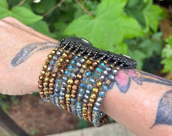 Pulsera de cuero con cristales Swarovski de Nakamol Y2K, estilo bohemio, color aguamarina y dorado.