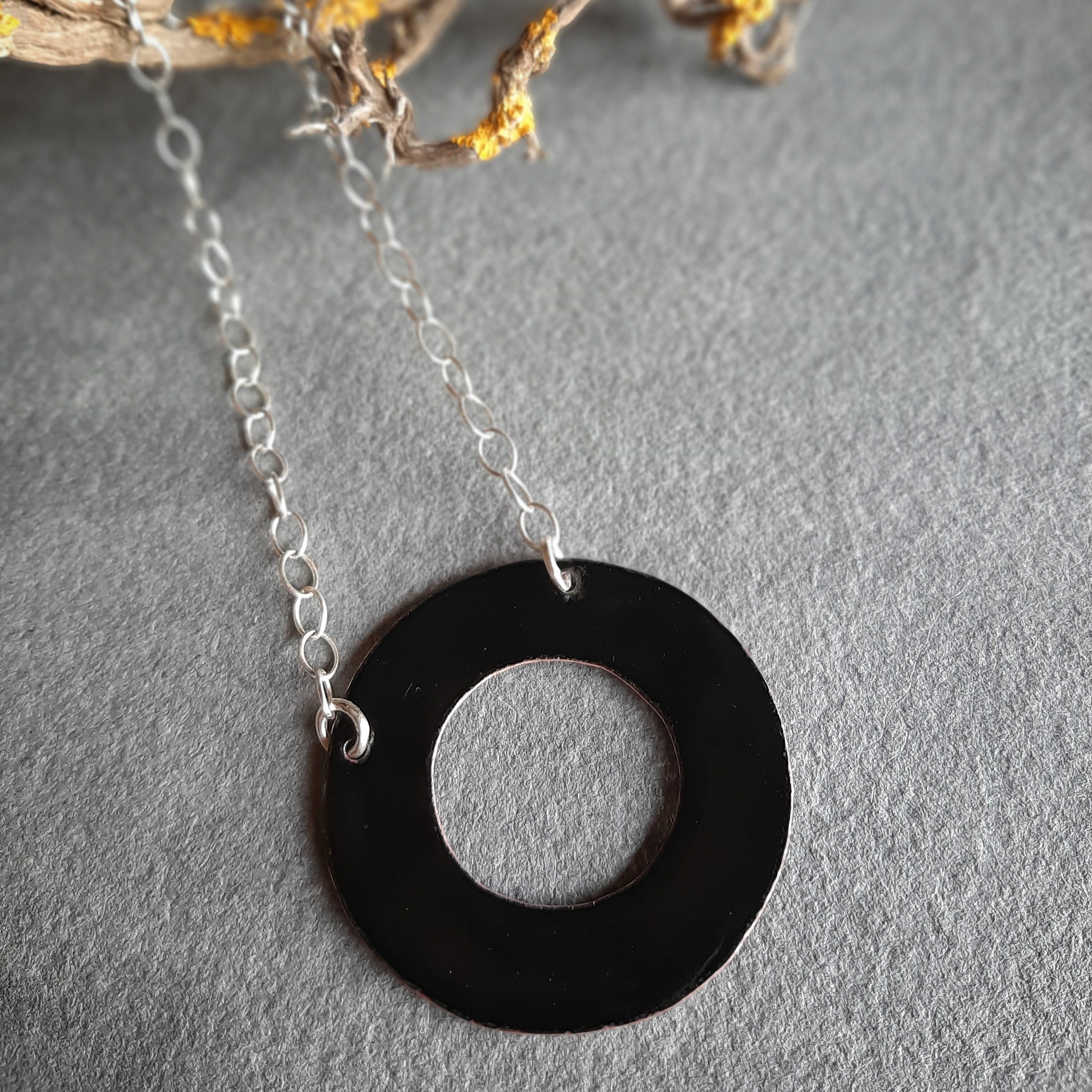 Pendentif En Argent Massif Avec Perle Et Pierre Rouge - Monture Circulaire - Bijou Qualité Fabriqué En France - Occasion