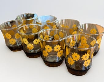 VINTAGE Set van 8 Libbey-sapglazen 3" amber met gele bloemen 3545-66