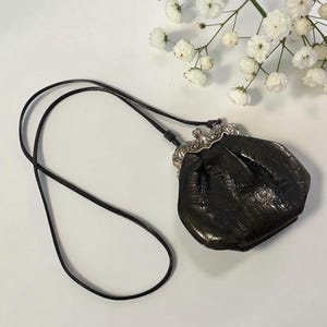 Vintage BRIGHTON Kiss Lock zwart leren One World crossbody-tas 3636/1 afbeelding 1