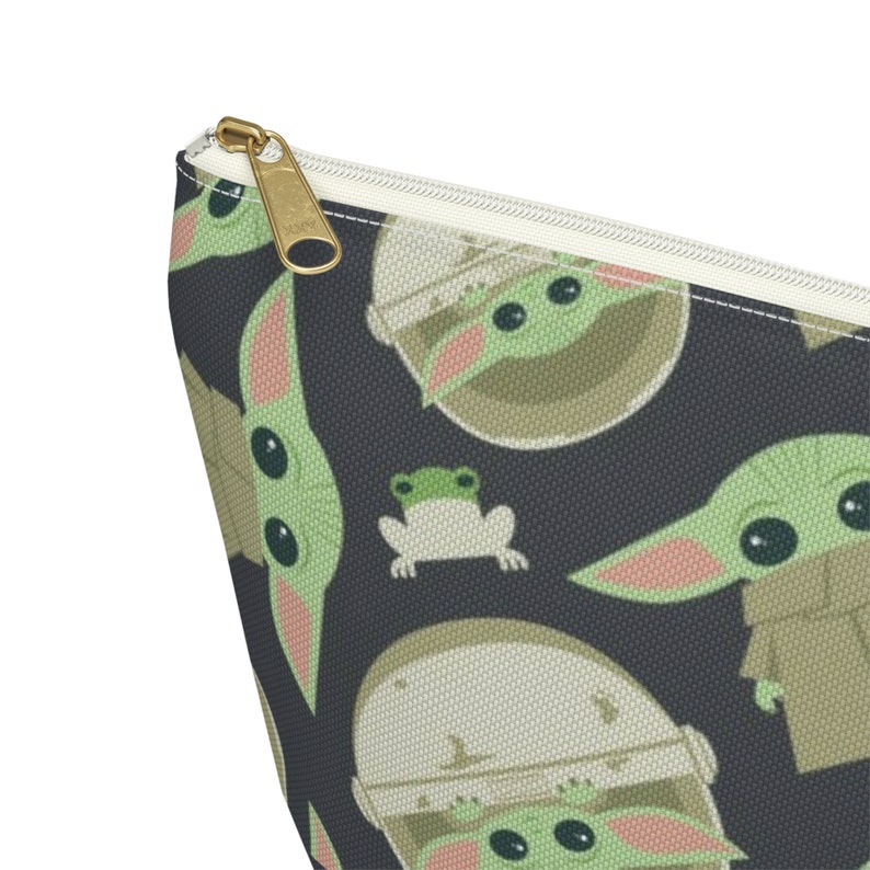 Mandalorian Grogu Accessory Pouch T-bottom, Baby Yoda Makeup Bag, Star Wars Cosmetic Bag, Grogu Travel Pouch, Baby Yoda Bag, Star Wars Gift afbeelding 4