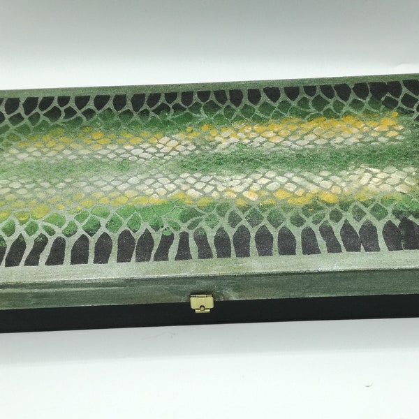 Backgammon game, Backgammon board wood,Gift for him/her, Gift for father's day,Housewarming gift, Coffee table decoration,Crocodile design.