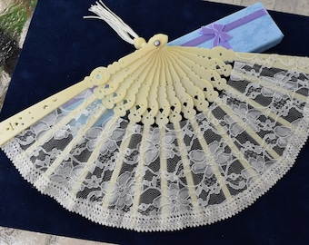 Ivory lace folding plastic hand fan, decorative hand fan, flower lace fan, original gift box, handheld fan, folding fan, bridal gift