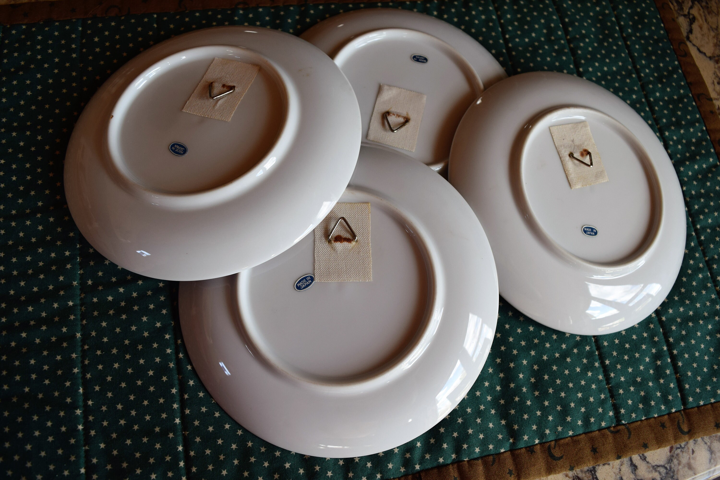 Christmas folk art plates. set of four different scenes Etsy.de