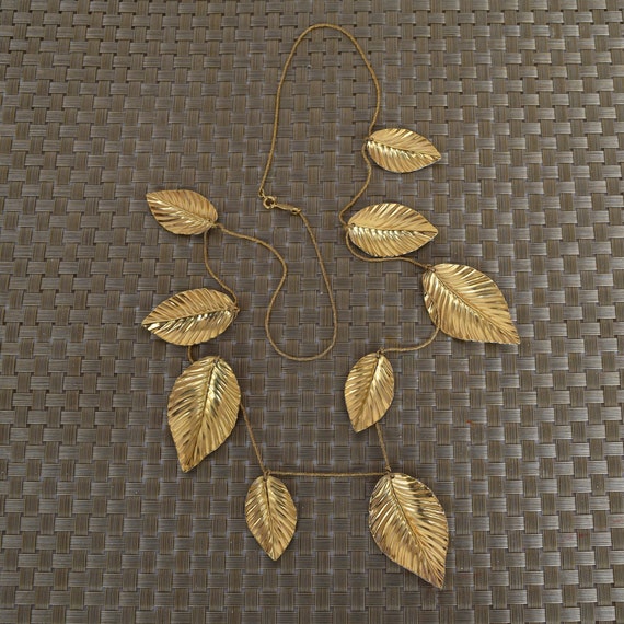 Vintage Napier gold tone/ white enamel leaf neckl… - image 2