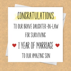 Tarjeta de aniversario divertida en papel para el primer aniversario de bodas para hijo y nuera