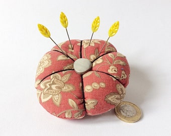 Fabric pincushion/floral pincushion/sewing notion/sewing gift/round fabric pincushion/sewing pincushion/Birthday gift/Christmas gift/pins