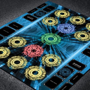 Tapis de jeu Cardfight Vanguard compatible pour deux joueurs avec protection arrière, cercles gardiens, affectation, ordre, zones de terrain sur pont roulant, tapis de jeu de cartes personnalisé