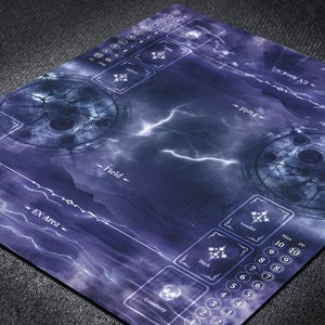 Shadowverse Kartenspiel Playmat mit Beginner Field Zones für 2 Spieler zur Erweiterung des Tcg-Gameplay Tabletop Accessoire, groß 24x28 benutzerdefinierte Mat