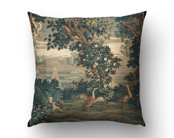 Housse de coussin avec une tapisserie d'art français du 18ème siècle Verdure avec Château et Jardin. Imprimé sur un tissu en coton de qualité. TRE008P1