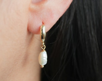 バロックパールフープイヤリング、ゴールドフィルドフープ、ラージ