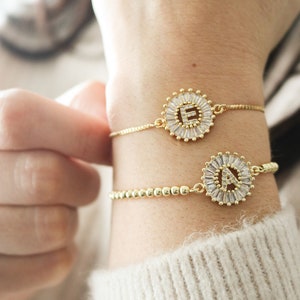 Pulsera inicial, pulsera delicada personalizada para mamá, pulsera de letras de oro, pulsera delicada, joyería de dama de honor, pulsera femenina a juego