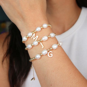 Pearl Bracelet, Mama bracelet, Initial Bracelet, pearl bracelet for women, pearl jewelry, custom initial d bracelet, Mother&#39;s Day Gifts